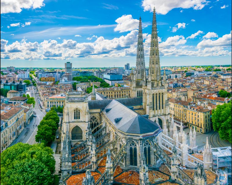 Bordeaux food tour: sweet specialities & highlights - How the Grosse Cloche Sets the Mood for Sweet Bordeaux