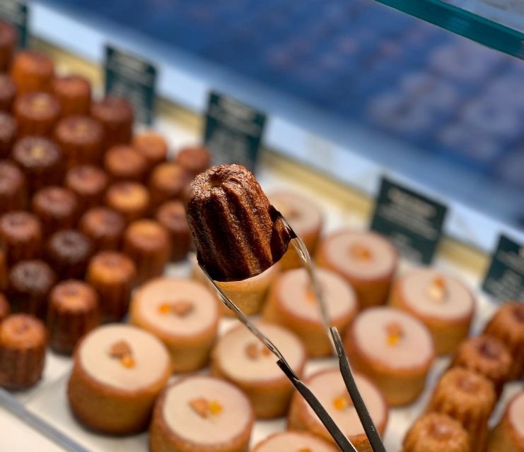 Bordeaux food tour: sweet specialities & highlights - The Grosse Cloche and the Monument to the Girondins