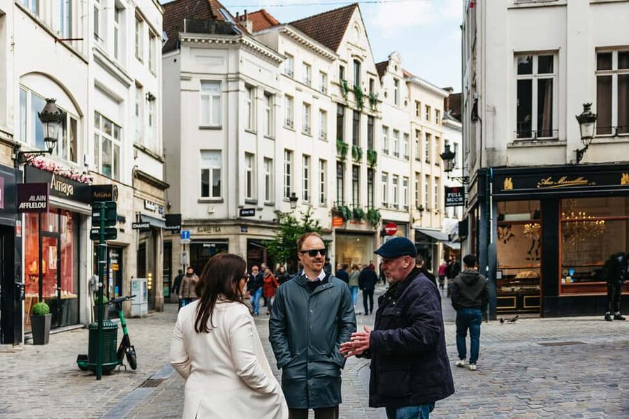 Brussels: Beer Tasting Tour with 7 Beers and Snacks - Snacks and chocolate: the underrated part of beer tasting