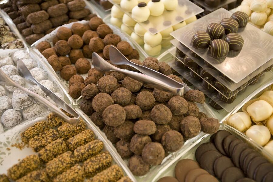 Brussels: Belgian Chocolate, Beer, and Fries Tasting Tour - Starting at Grand-Place: the easiest part of your day