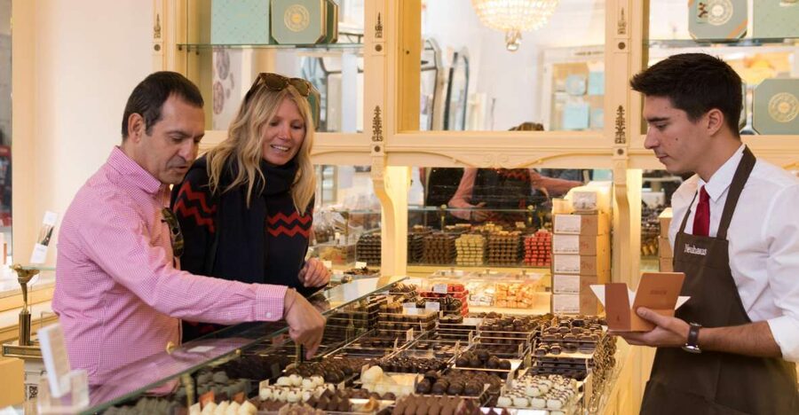Brussels: Belgian Chocolate Tasting Tour - From City Hall to chocolatiers: how the 2-hour walk really feels