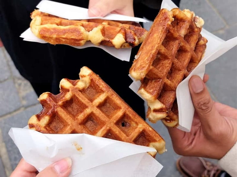 Brussels: City Center Guided Food Tour with Tastings - The guide experience: friendly storytelling plus real food advice