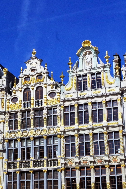 Brussels: Walking Food Tour with Chocolate, Beer, & Waffles - Beer at an Old Tavern, Then a Proper Belgian Lunch