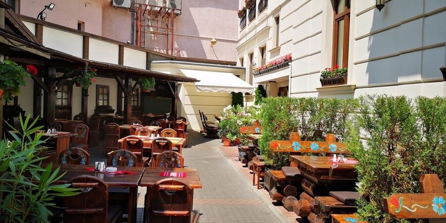 Bucharest: Street Food Tour with a Local Guide - Riding through Jewish and Armenian quarters en route to the market