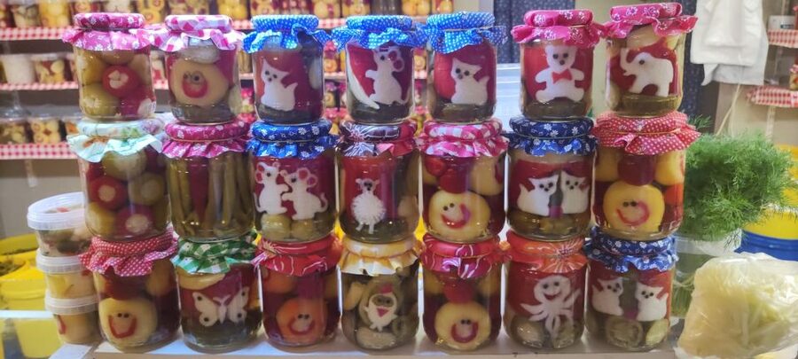 Budapest: Central Market Hall Guided Food Tour with Tastings - Store-to-store tastings: salamis, cheese, paprika, and honey