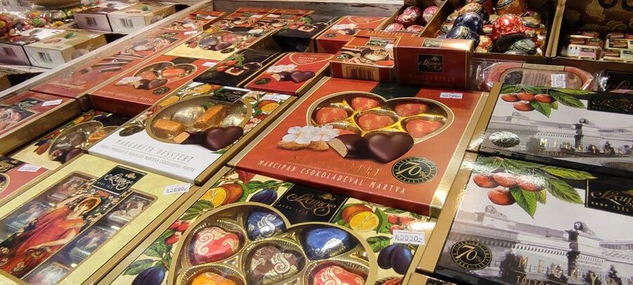 Budapest: Central Market Hall Guided Food Tour with Tastings - What you take home: digital Budapest restaurant guide and WineGuide