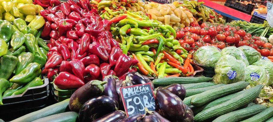 Budapest: Central Market Hall Guided Food Tour with Tastings - Meeting at Sóház utca 2 and the German-language reality