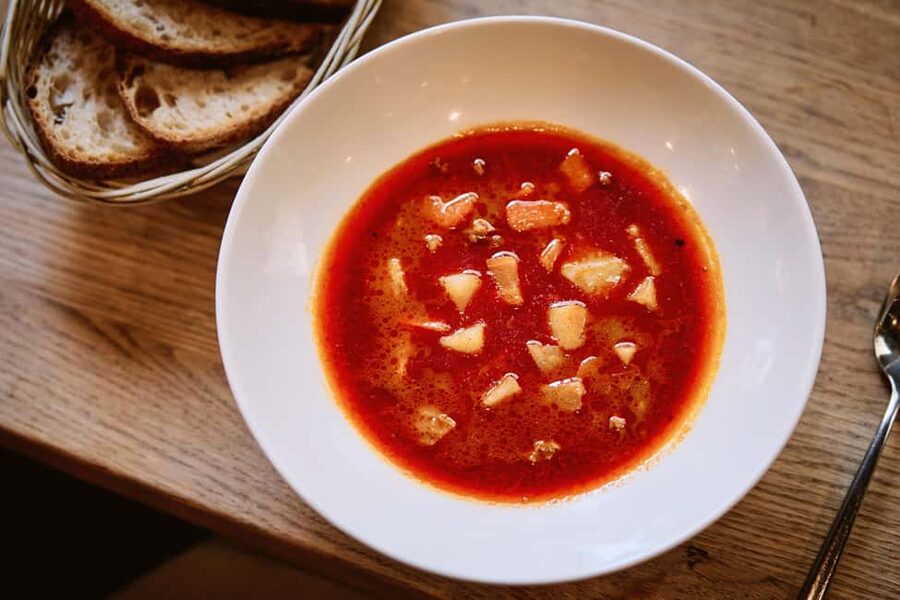 Budapest Guided Food Tour with Drinks Included - Starting at Kazinczy Street Synagogue: why it makes food make sense