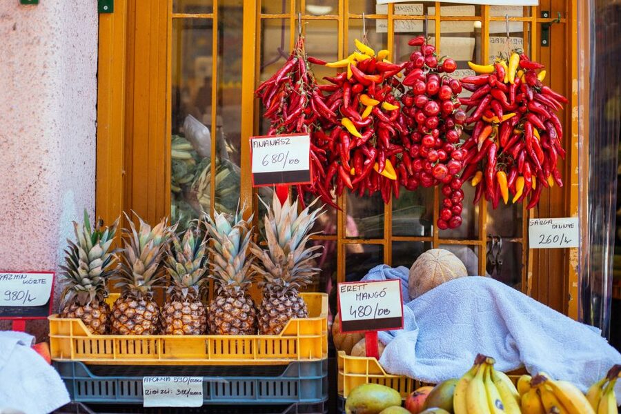 Budapest: Private Food Tour – 10 Tastings with Locals - The city walk in between bites: Szimpla Kert’s atmosphere