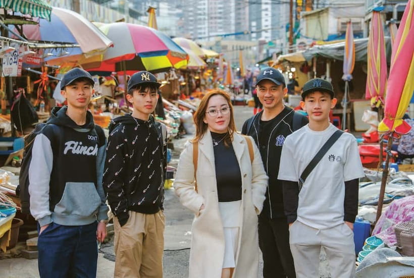 Busan: Gukje and Jagalchi Market Food Tour with Tastings - Gukje Market tastings: handmade snacks and easy-to-order favorites