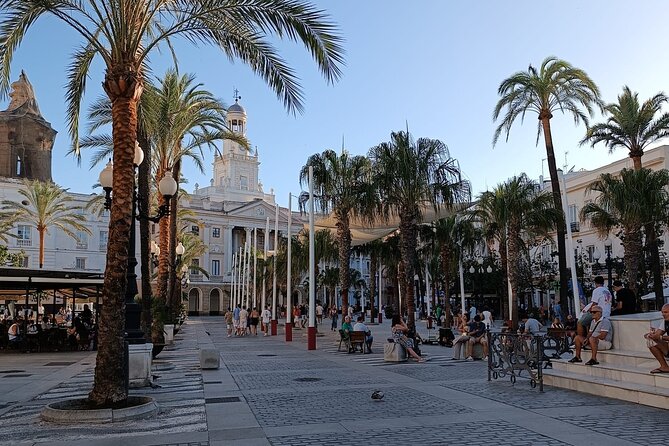 Cadiz Food Tour: Tapas, Drinks and Delights with a Local - Teatro Romano de Cádiz: a Roman reminder before the first bites