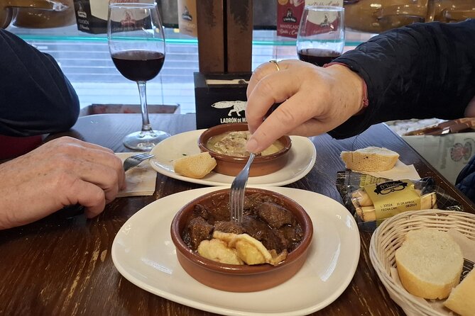 Cadiz Food Tour: Tapas, Drinks and Delights with a Local - Starting at Cádiz City Hall: the route starts where the story starts