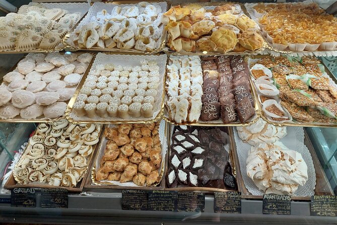 Cagliari: A Full Meal Sardinian Food Tour with Do Eat Better - Via Giuseppe Manno: flaky street pizza you can carry and share