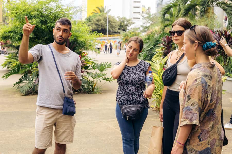 Cali: Street Food Tour - Bulevar del Río: where the tour starts to feel like Cali