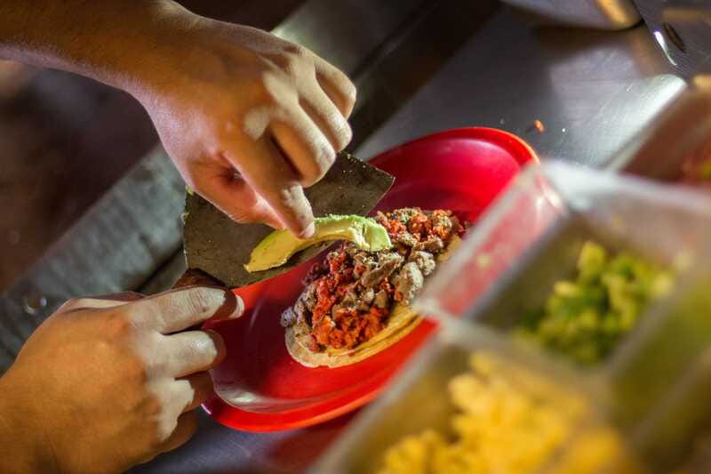 Cancún: Taco & Local Beer Tasting Tour with transportation - Logistics that can make or break your evening
