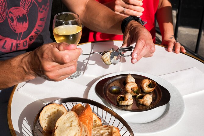 Champagne & Oysters Paris Food Tour - Stop 1 in Le Marais: the warm-up walk and the first set of tastings