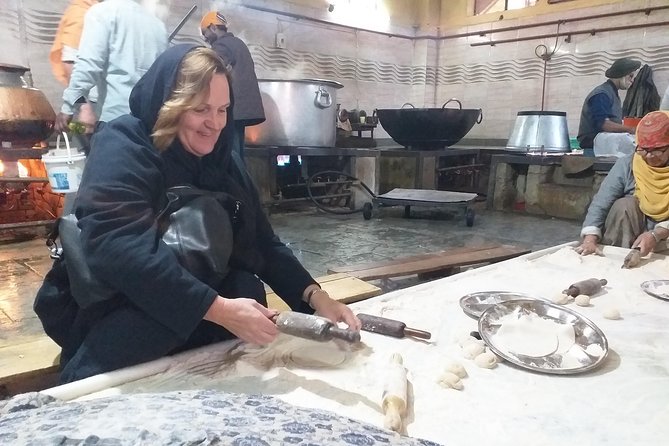 Chandni Chowk Old Delhi Food Tour with Spice Market - Kinari Bazar and Naughara Havelis: Wedding Trade Without the Pressure