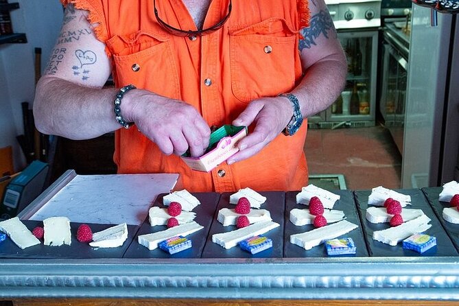 Chef PJ's Montmartre Food Tour - Rue Lepic Again: Bubbles, Chouquette, and Chocolate