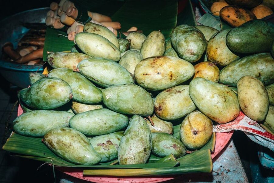 Chiang Mai: Food Tour by Songtheaw Truck with 15+ Tastings - Wat Lok Molee to Street Food: Why This Tour Starts Where It Does
