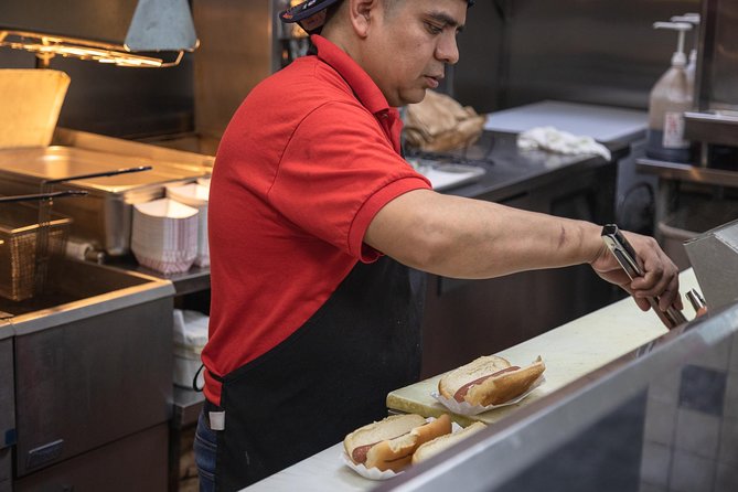 Chicago Food Tour: Taste the City’s Most Iconic Eats - Walking Distance, Pace, and Getting Between Stops Without Stress