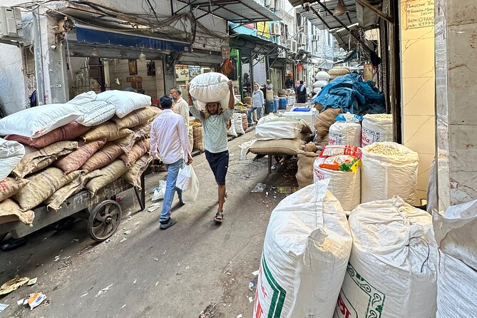 Customized Half Day and Full Day Delhi Shopping, Street Food Tour - Pasar Chandni Chowk: A Food and Fabric Crossroads