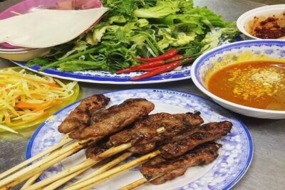 Da Nang Food Tour Motorbike & Sightseeing By Ao Dai Lady Rider - How the motorbike setup feels in real life