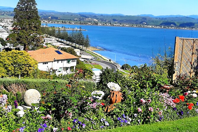 Deco Napier, Te Mata Peak, Garden Walk and Wine Tasting Tour - How a 3-hour Napier tour earns its keep
