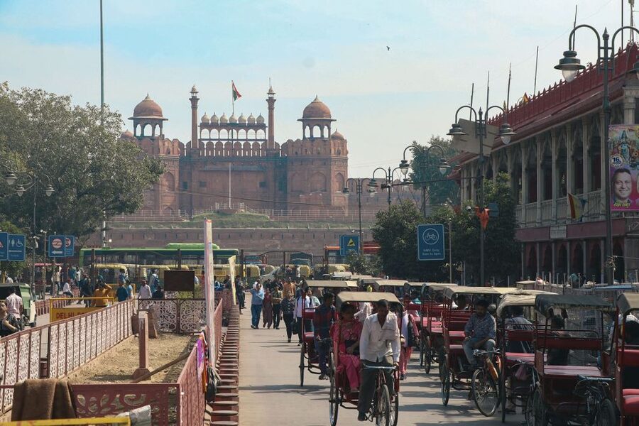 Delhi: Old Delhi Street Food Tour with Rickshaw Ride - Jama Masjid Area and the Spice-Market Atmosphere