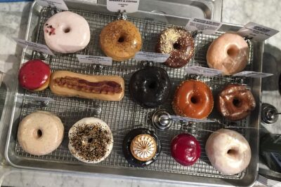 Delicious Donuts in Union Square: New York's Sweetest City Tour - Union Square walking: famous landmarks with a snack in hand