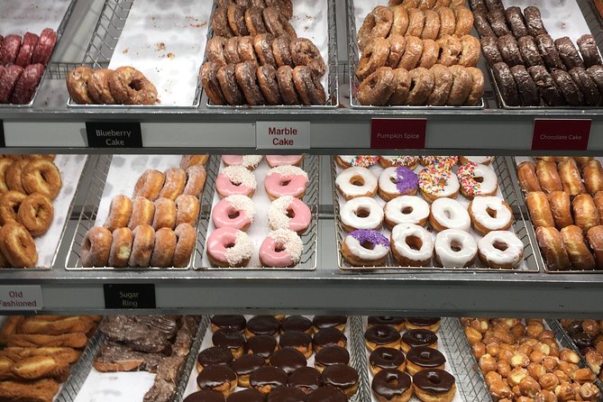 Delicious Donuts in Union Square: New York's Sweetest City Tour - Which guide style you can expect on this kind of donut tour