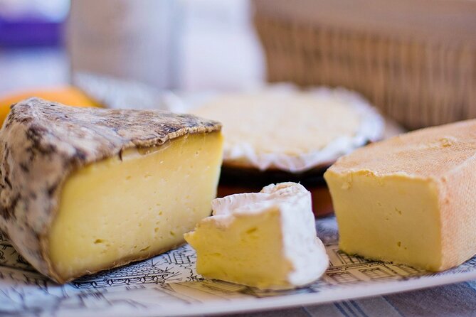 Devour Paris Food Tour : Montmartre Like a Local - Montmartre Reality Check: Hills, Steps, and How to Plan Your Body