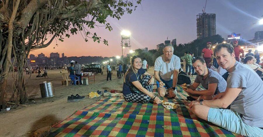 Discover Mumbai's street & beach with Vegetarian food tour - Churchgate Khau Galli: Vada Pav, Dosa, and the Bombay Sandwich Mission