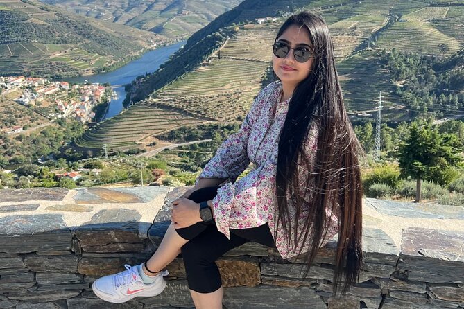 Douro Valley Luxury Wine Tour: 3 Estates, Cruise & Gourmet Dining - Casal de Loivos Veranda Views and Pinhão: Then the 1-Hour Boat on the Tua