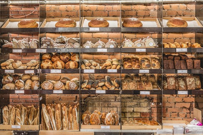 Dublin Historical Centre Food Tour with 8 Food Tastings & Drinks - Stop 3: Irish cheese in a popular restaurant