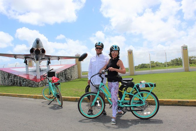 E-Bike City Tour though Cozumel & Taco Tasting Tour - Guides make the day: Gris, Chris, Milton, Johnny