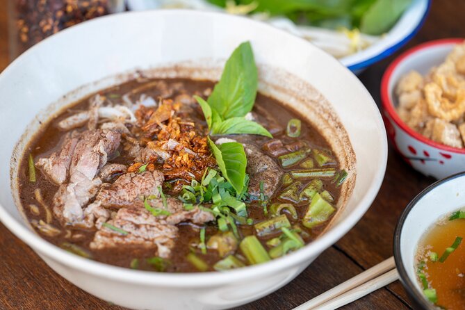 Eat Like a Local Food Tour in Hua Hin - Getting around on songtheaws: why this transport works here