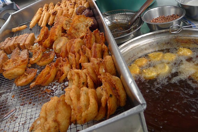 Eat Like A Local: Penang Street Food Tour - Stop 2: Clan Jetty Heritage Home Tea-Time Snacks