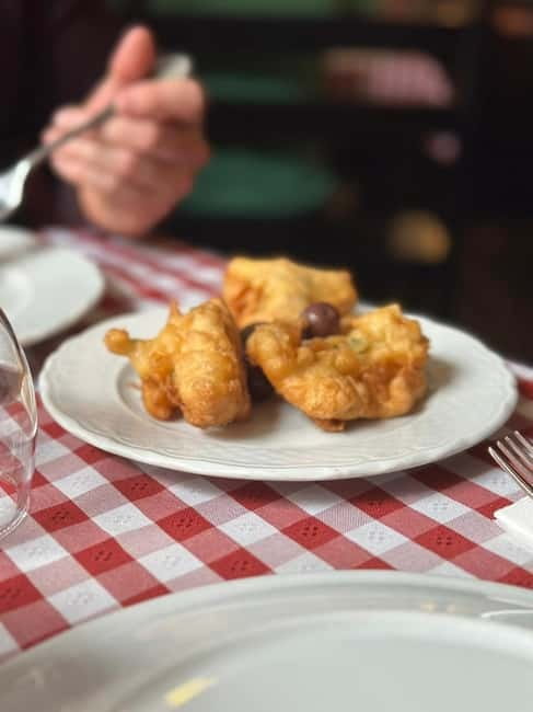 Eat Porto Like a Local: The Ultimate Full-Meal Food Tour - Off-the-main-street meal: where hidden-by-location dishes do the heavy lifting