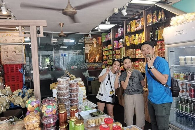 Eat Snap Katong Walking Food Tour - Stop 1: Katong-Joo Chiat and the fun of finding food in plain sight