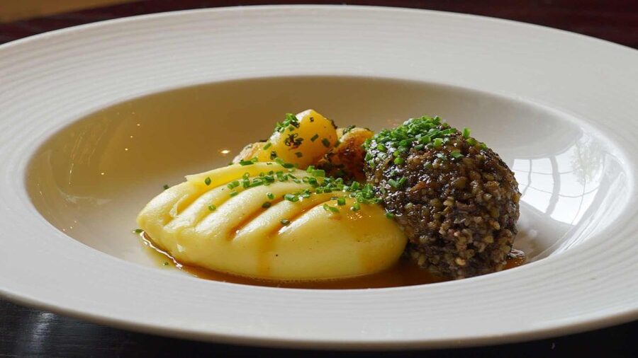 Edinburgh: Food & Drink Tasting Tour - Price and logistics: when this is a great deal, and when it’s not