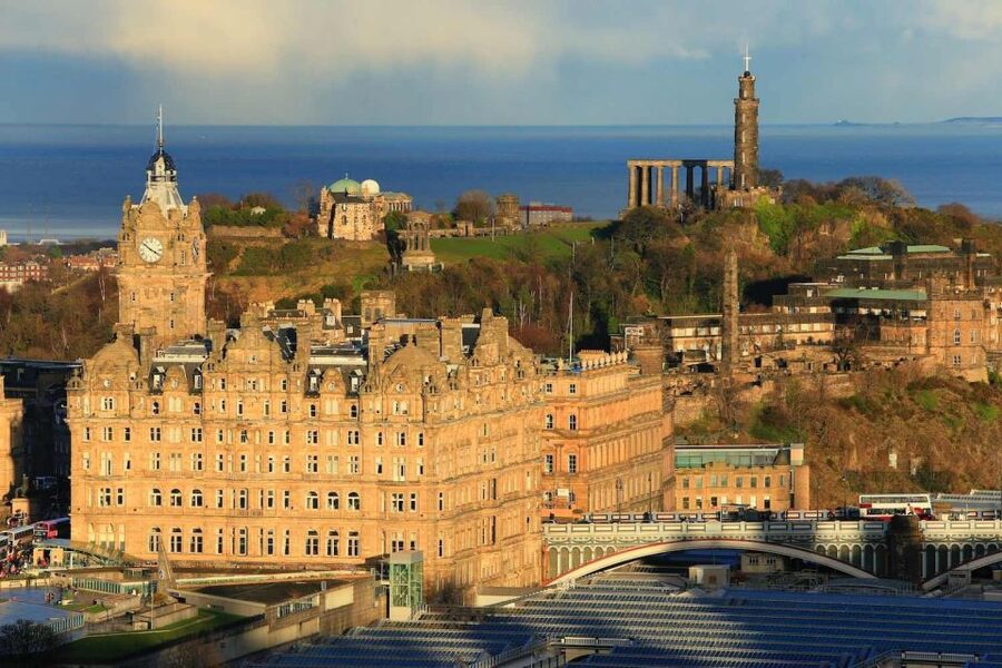 Edinburgh: Food & Drink Tasting Tour - Where you’ll meet and how the 3-hour walk feels