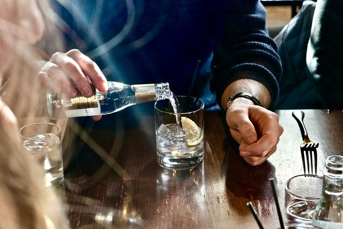Edinburgh Food Tour with Scotch, Haggis, a Secret Dish & More - Grassmarket: pubs, Castle views, and your first Scottish bite