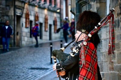 Edinburgh Food Tour with Scotch, Haggis, a Secret Dish & More - Royal Mile: the “big-name” street you’ll understand, not just walk
