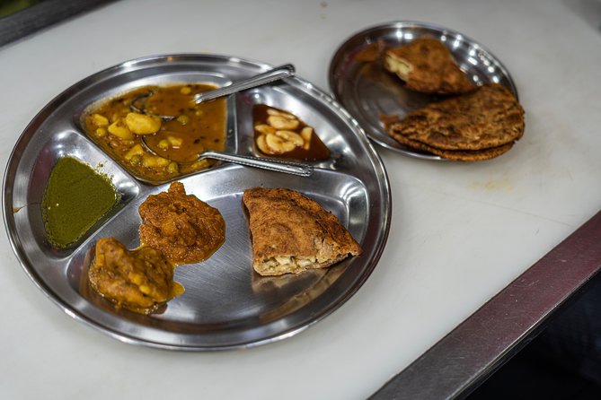 Evening Food Tour - Getting around: metro, rickshaw, and on-foot shortcuts