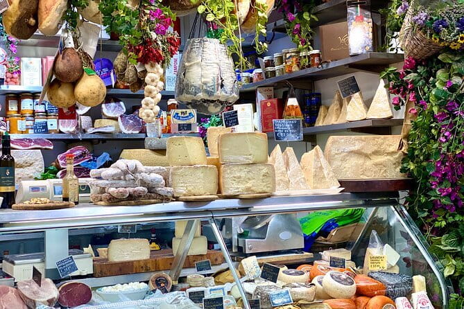 Florence Street Food Walking Tour with wine in Duomo Area - Stop 2: Duomo Cathedral Square and ice cream in the middle of it all