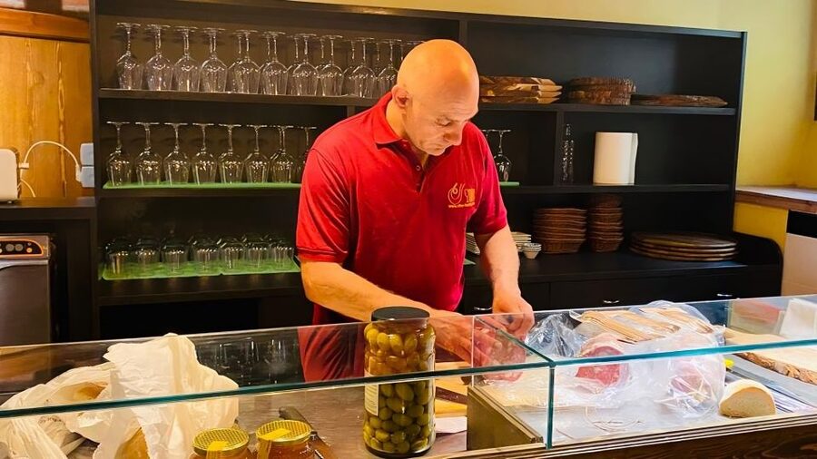 Florence: Taste of Tuscany Wine and Local Food Tour - Location and Getting There: Central Market Area Timing Tips