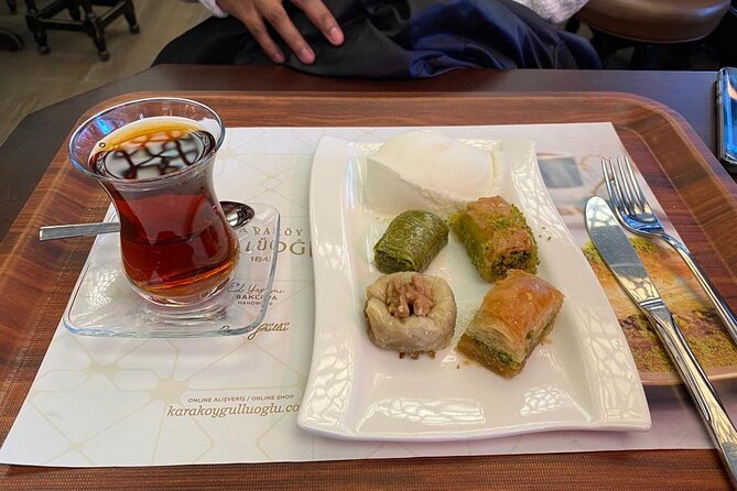 Food Tour in Istanbul with Local Guide - Kadıköy food market stop: your Asian-side meal phase