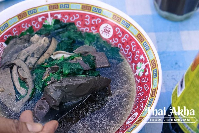 Fresh Local Market Tour - Food tour in Chiang Mai - What you’ll taste (and what the guide helps you understand)