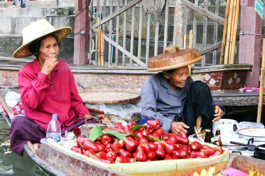 From Bangkok: Maeklong Railway and Floating Market Food Tour - Guides Who Actually Run the Day: From King Gide to Johnny