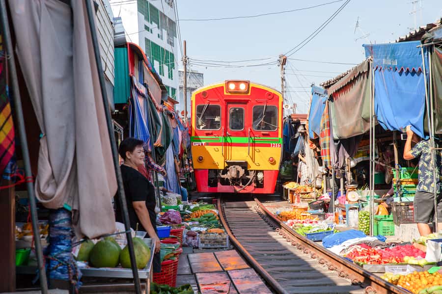 From Bangkok: Maeklong Railway and Floating Market Food Tour - What You Eat: Local Thai Snacks Without Turning Into a Meal Plan